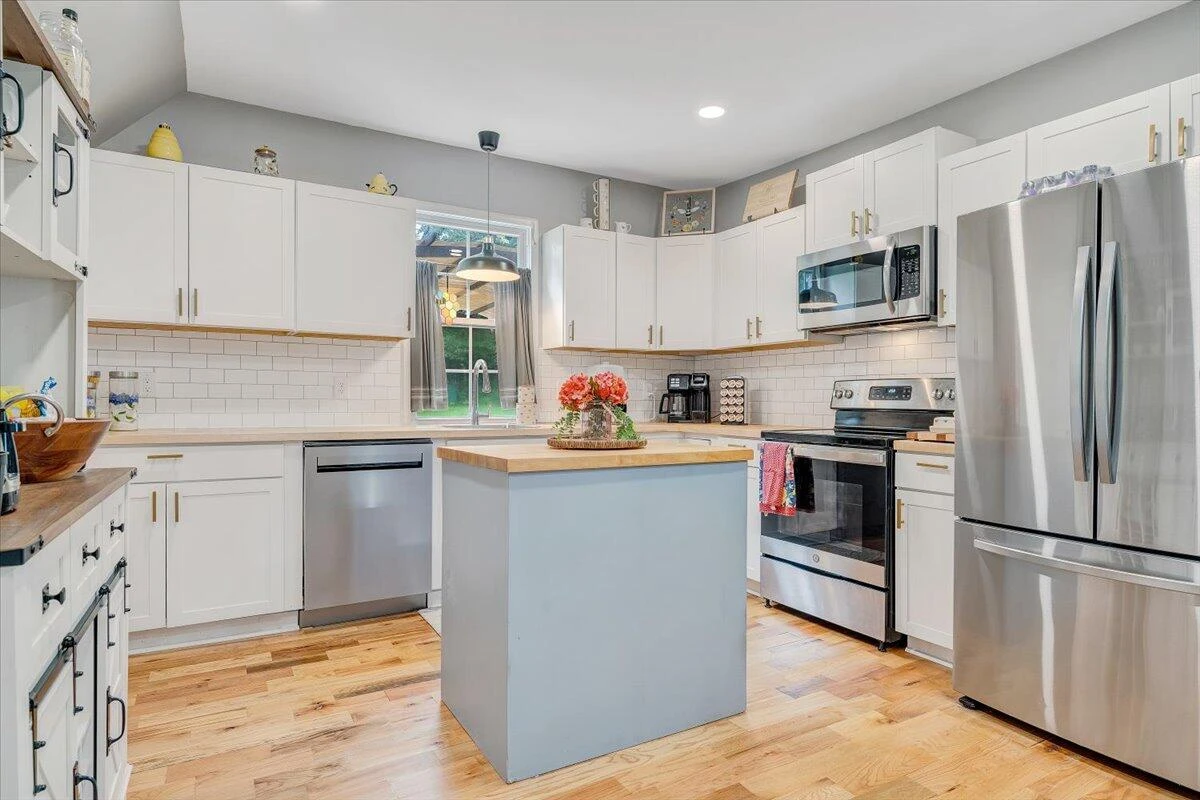 1013 Madison ST - Photo 2