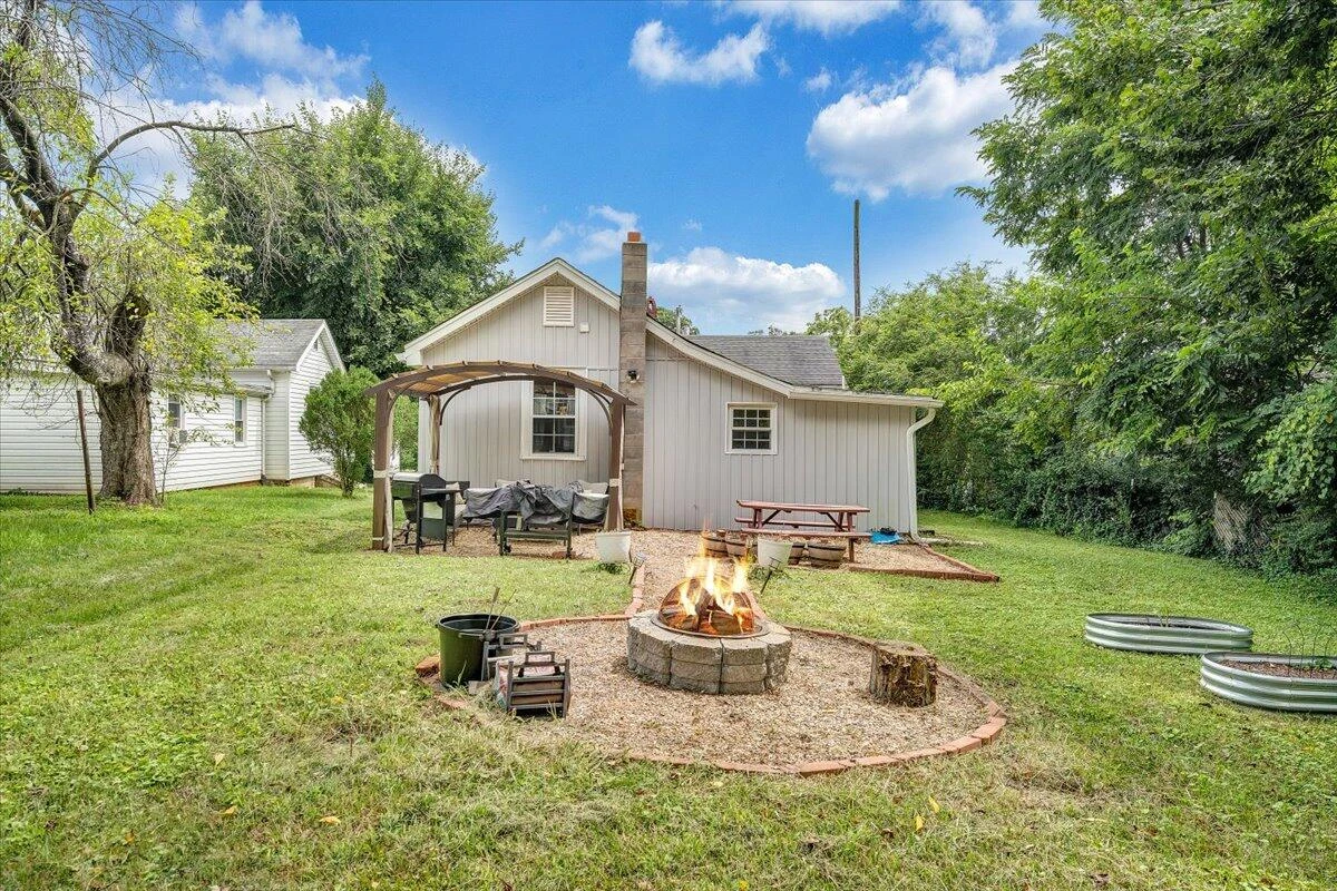 1013 Madison ST - Photo 20