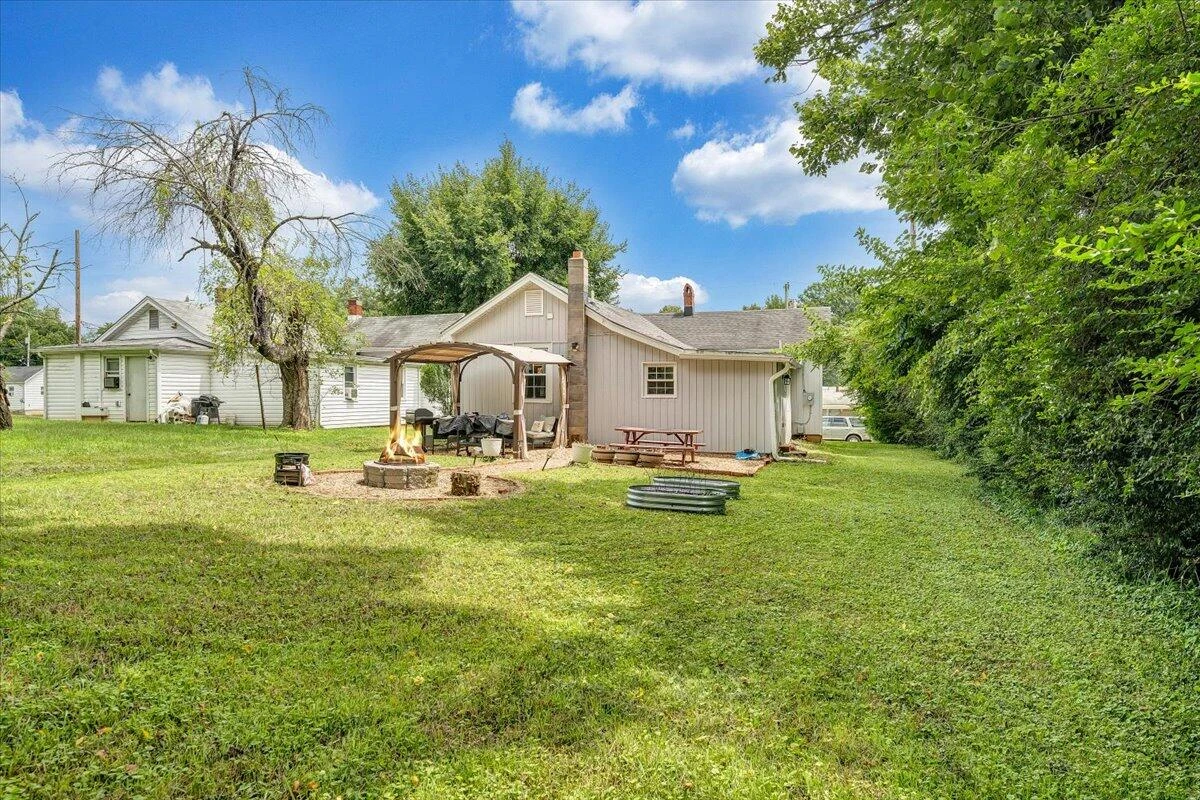 1013 Madison ST - Photo 22