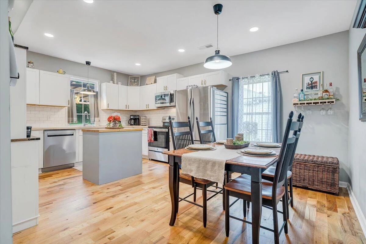 1013 Madison ST - Photo 4