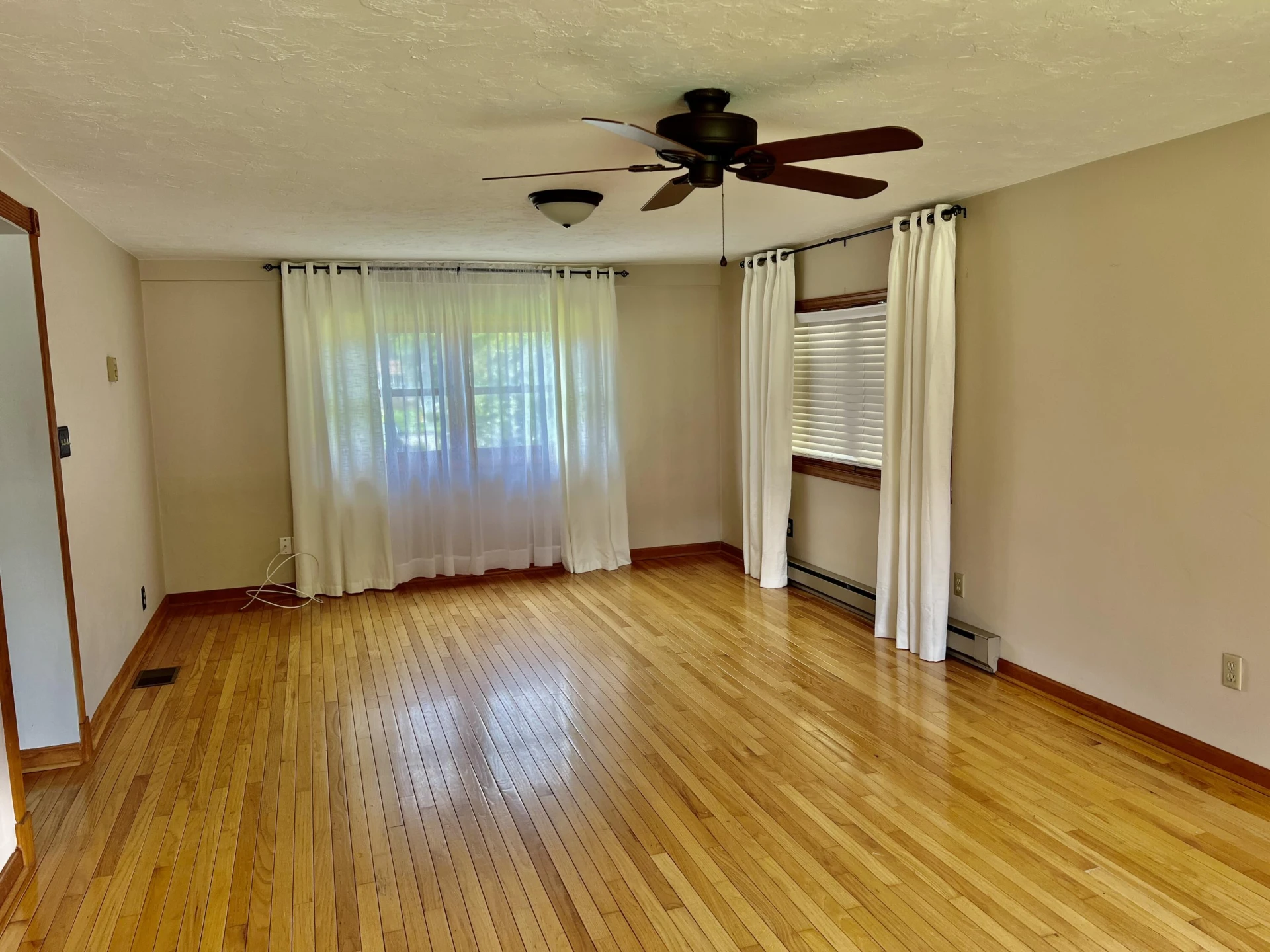805 Hillcrest DR - Photo 10
