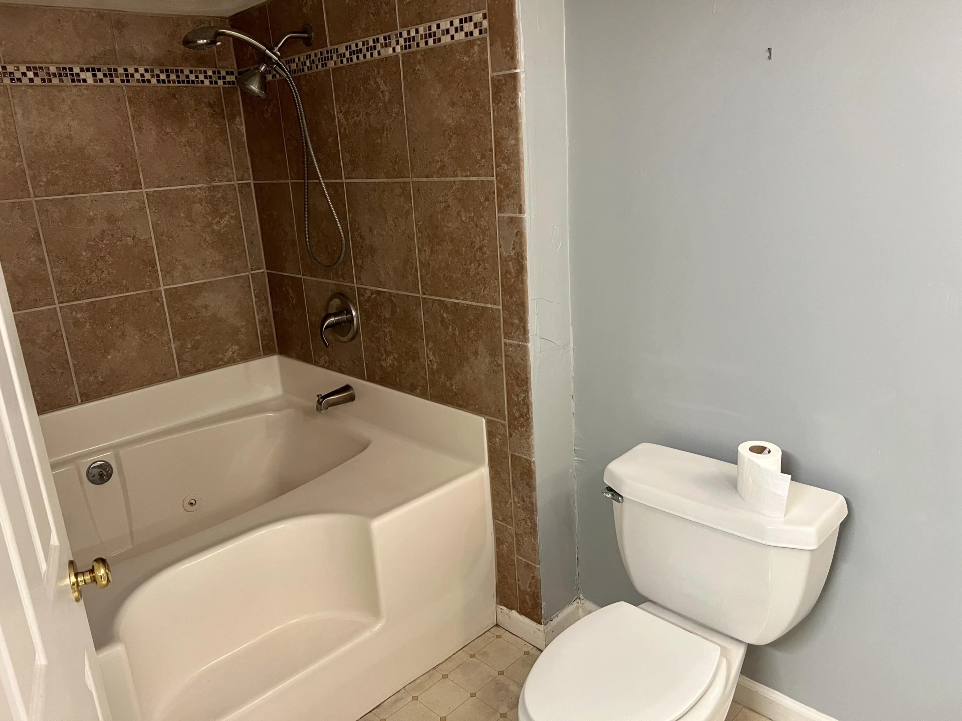 805 Hillcrest DR - Photo 21