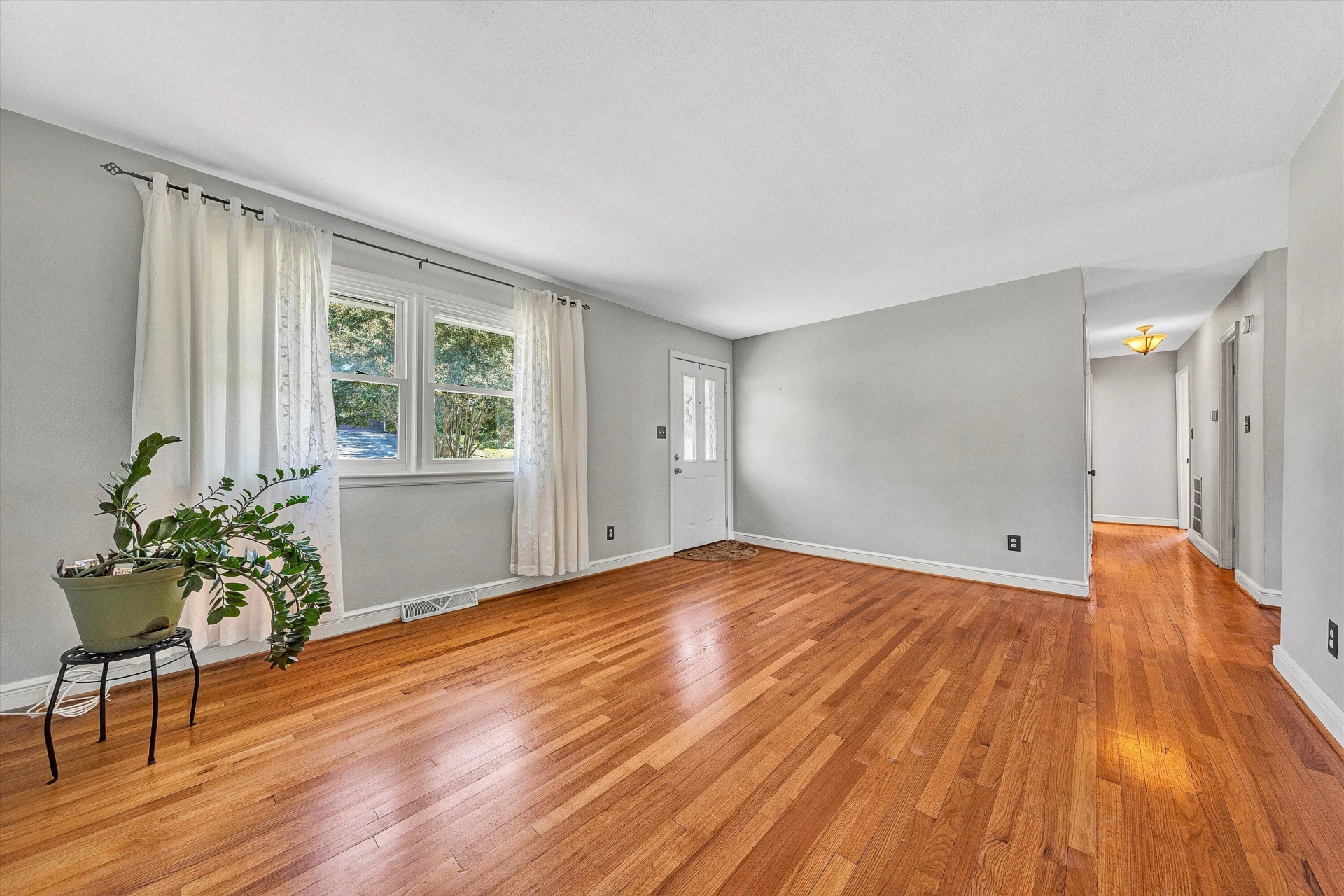 805 Hillcrest DR - Photo 6
