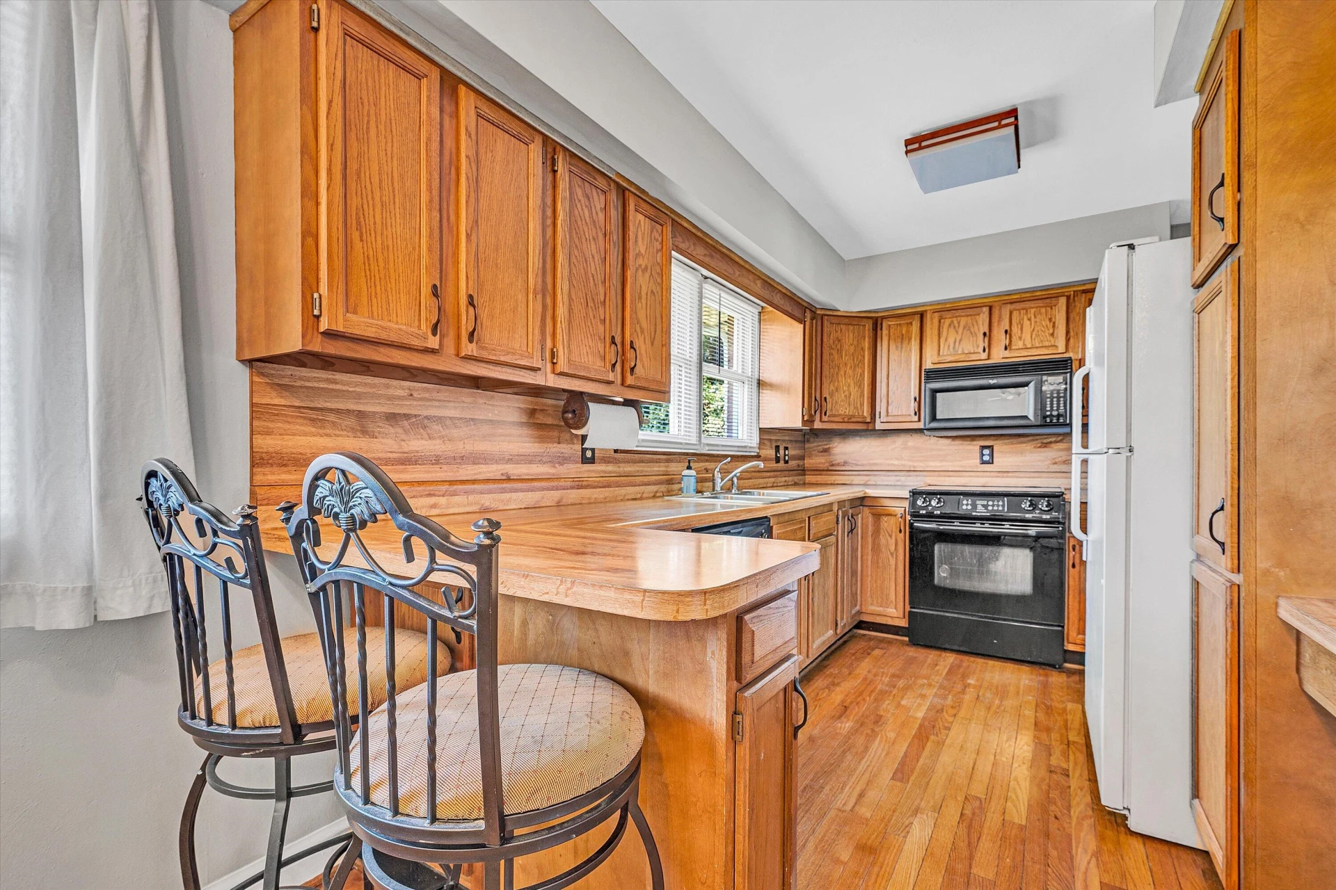805 Hillcrest DR - Photo 8