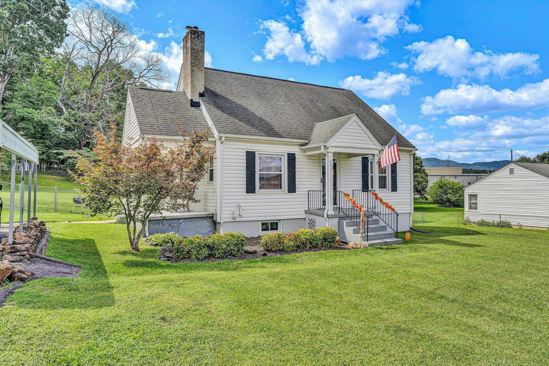 5215 Eden AVE - Photo 3
