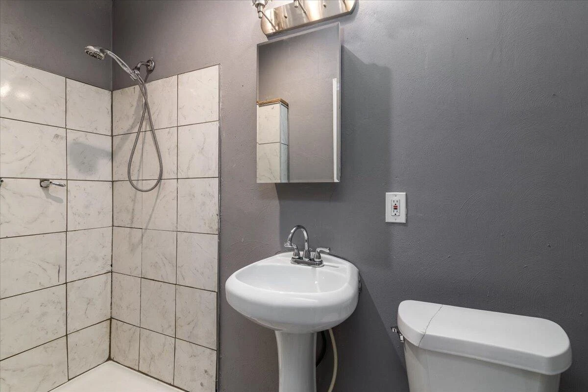 2407 Maryland AVE NW - Photo 14