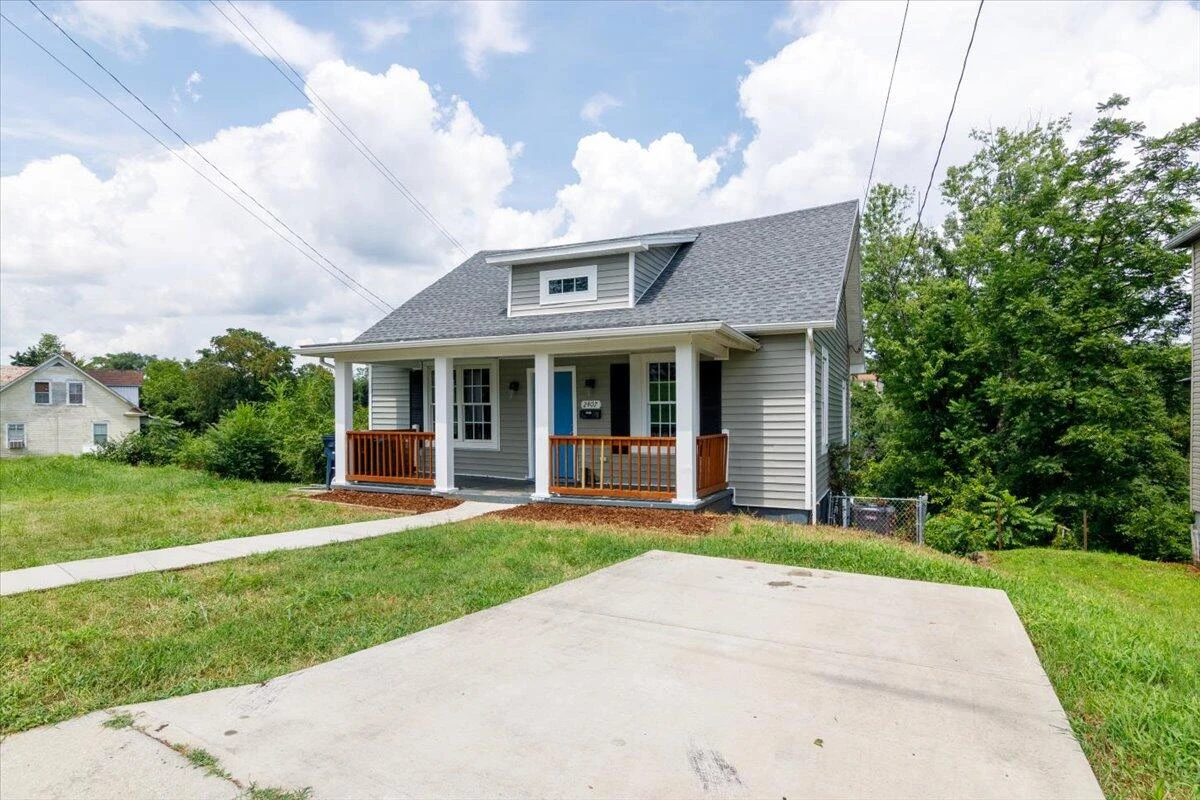 2407 Maryland AVE NW - Photo 3