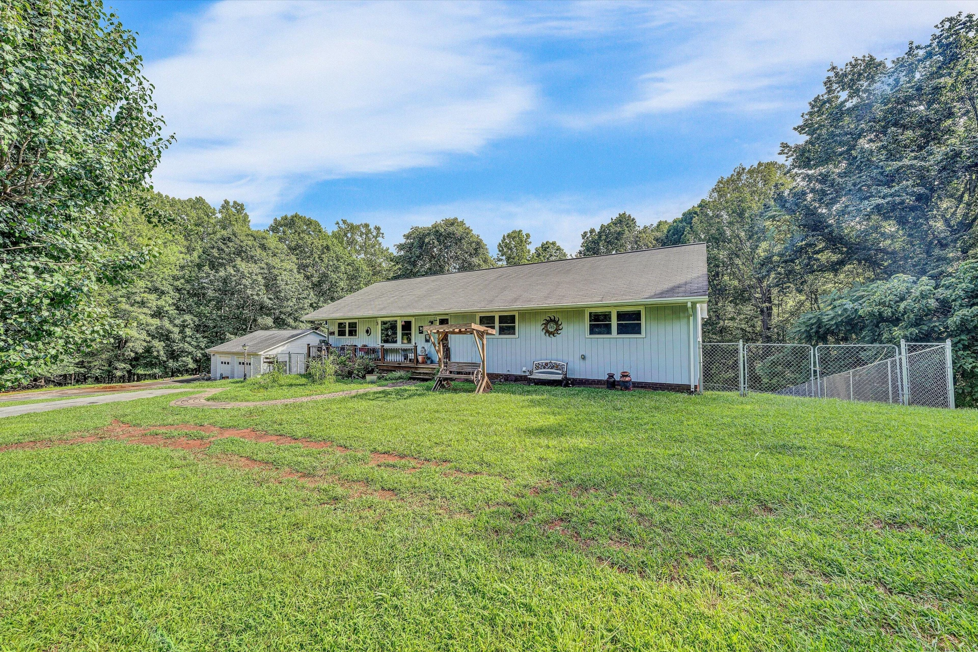 36 Pineview DR - Photo 3