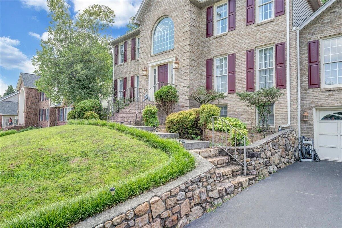 2156 Stone Mill DR - Photo 2
