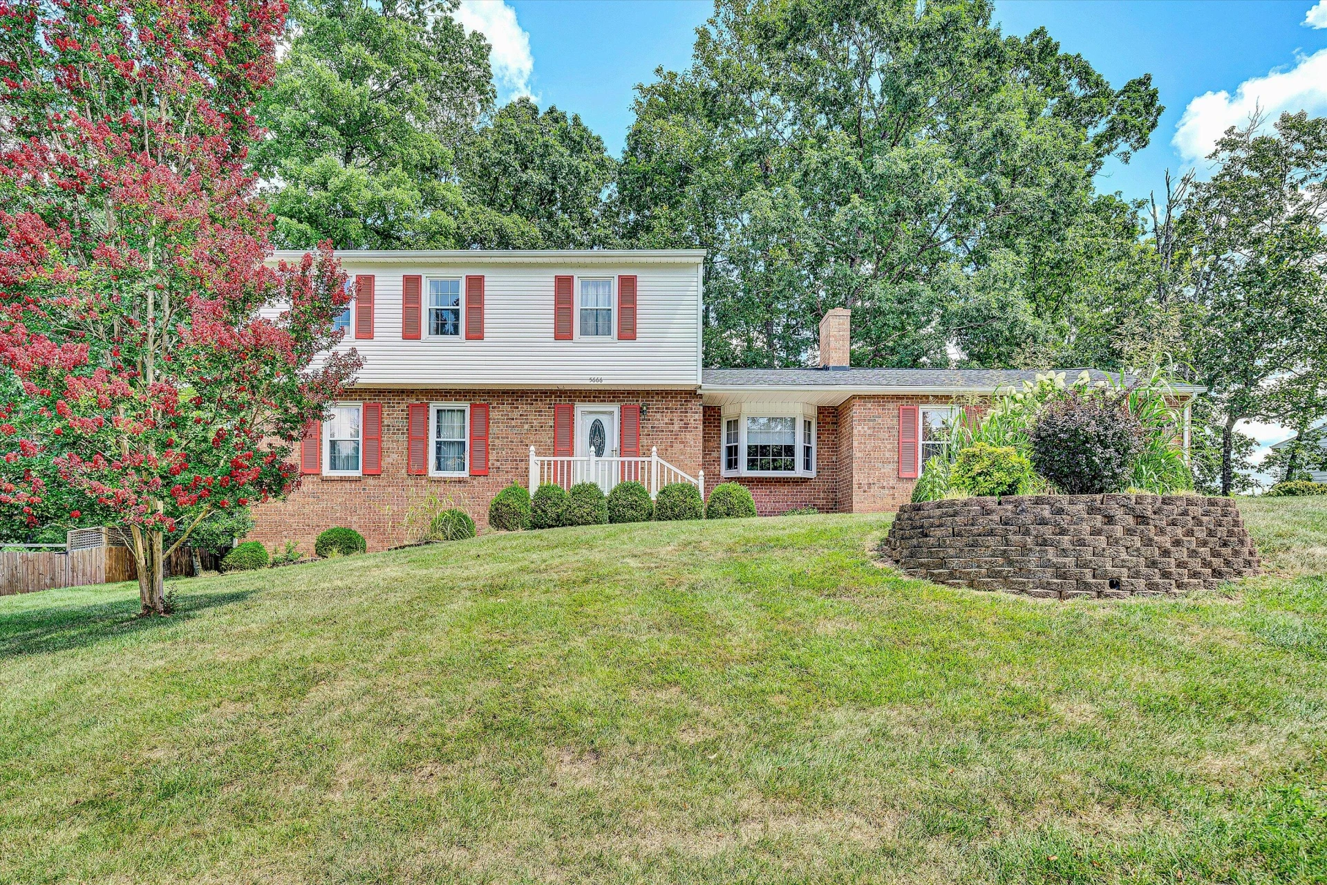 5666 Penguin DR