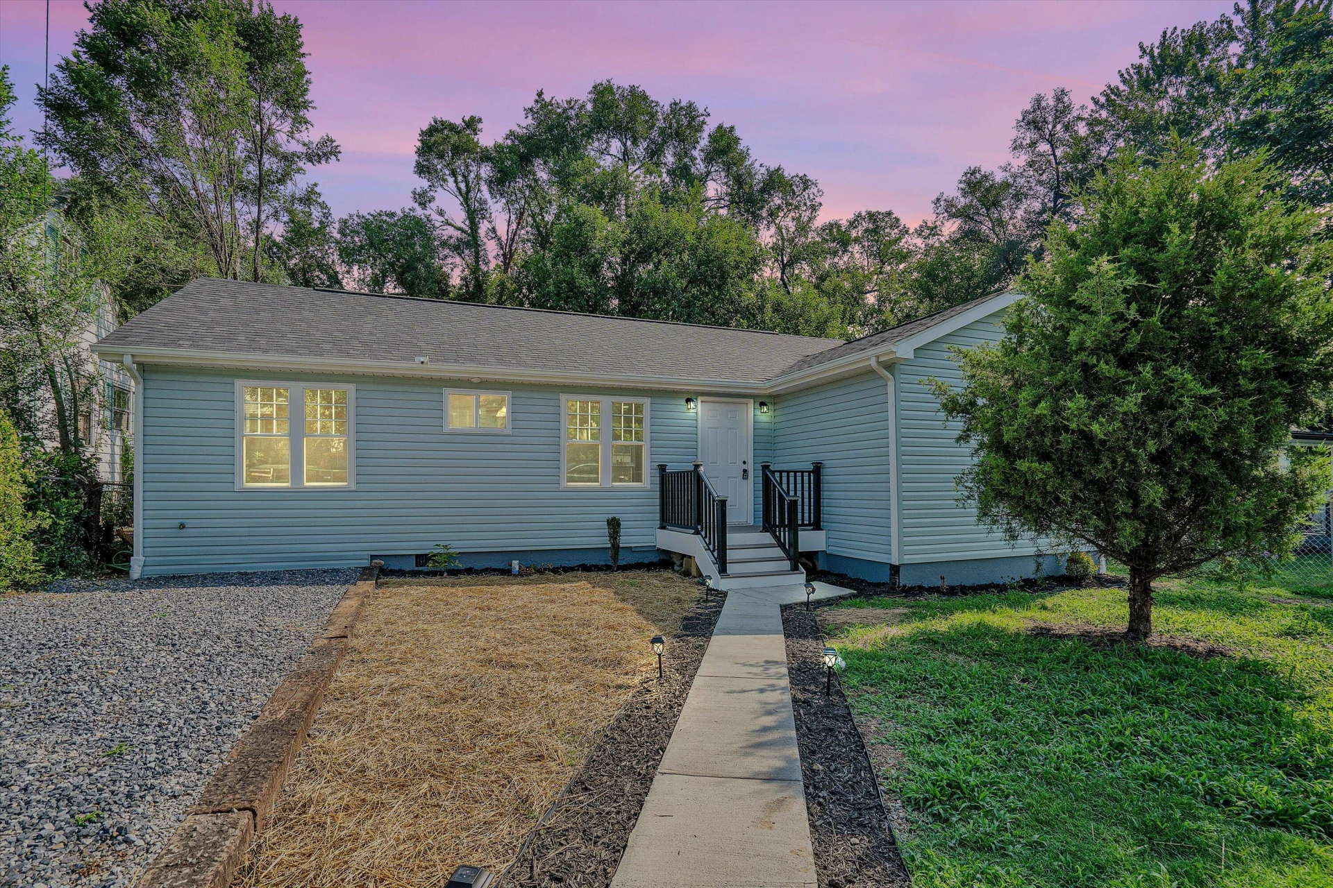 4013 Tennessee AVE NW - Photo 2