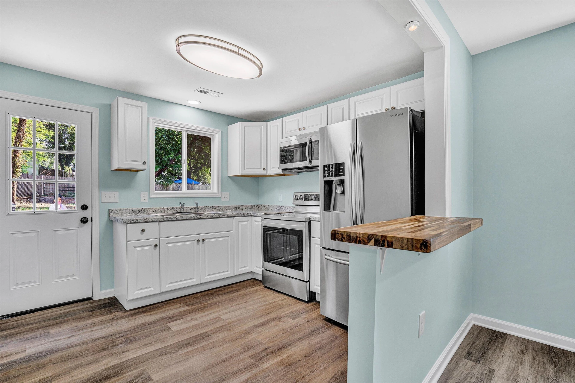 4013 Tennessee AVE NW - Photo 3