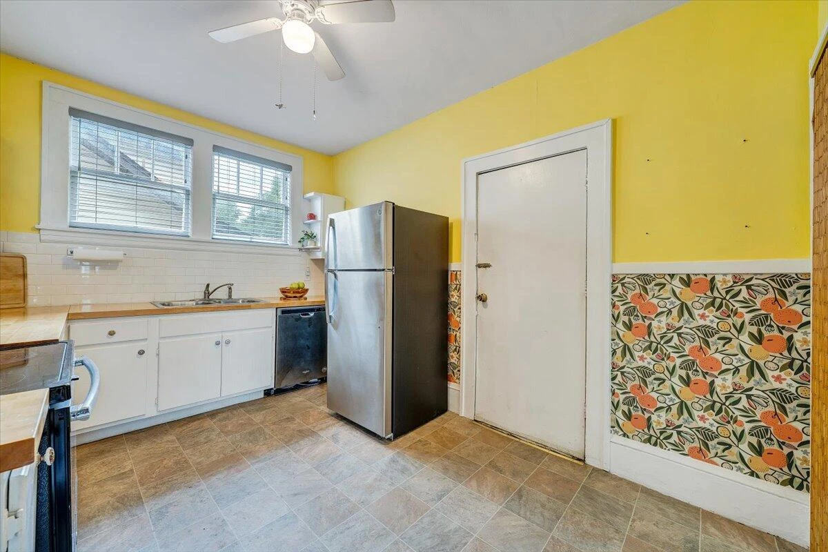 610 8th ST NW - Photo 15