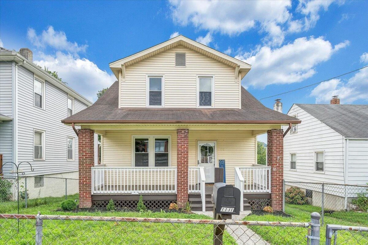 1111 Pechin AVE SE