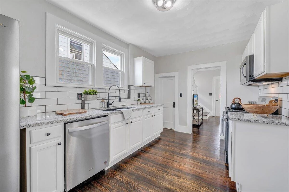 1111 Pechin AVE SE - Photo 12