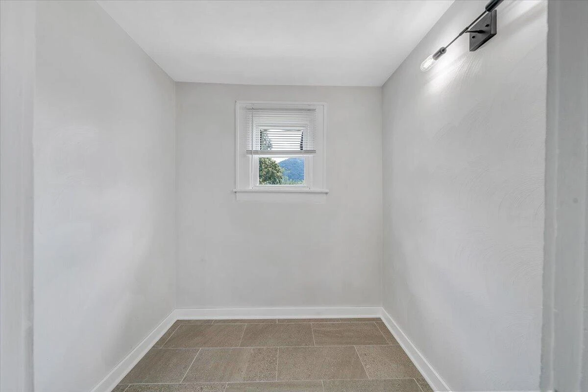 1111 Pechin AVE SE - Photo 13