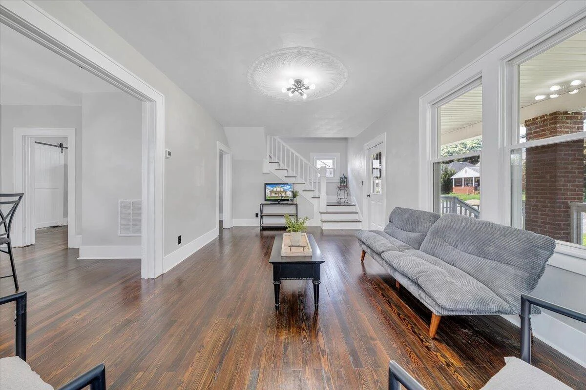 1111 Pechin AVE SE - Photo 15
