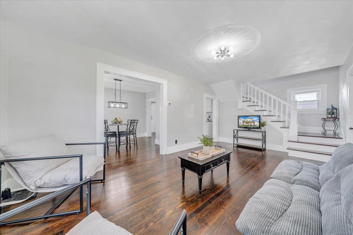 1111 Pechin AVE SE - Photo 16
