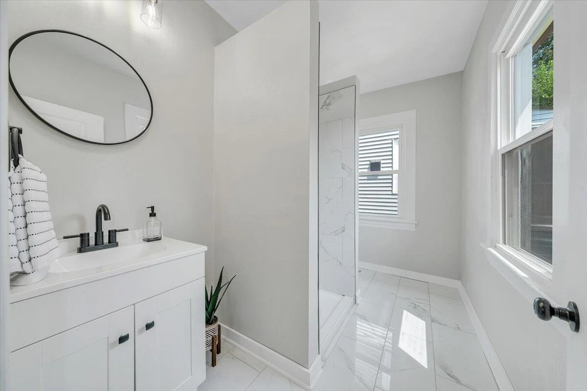 1111 Pechin AVE SE - Photo 17