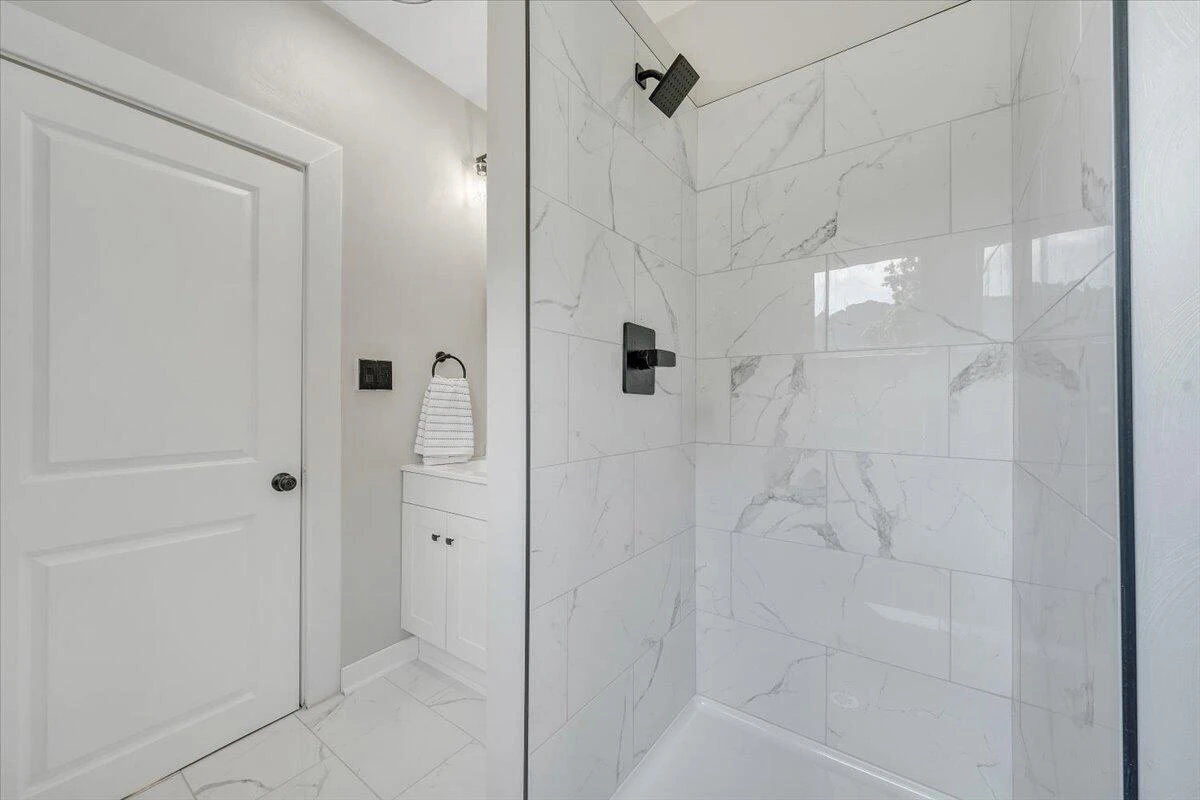 1111 Pechin AVE SE - Photo 18