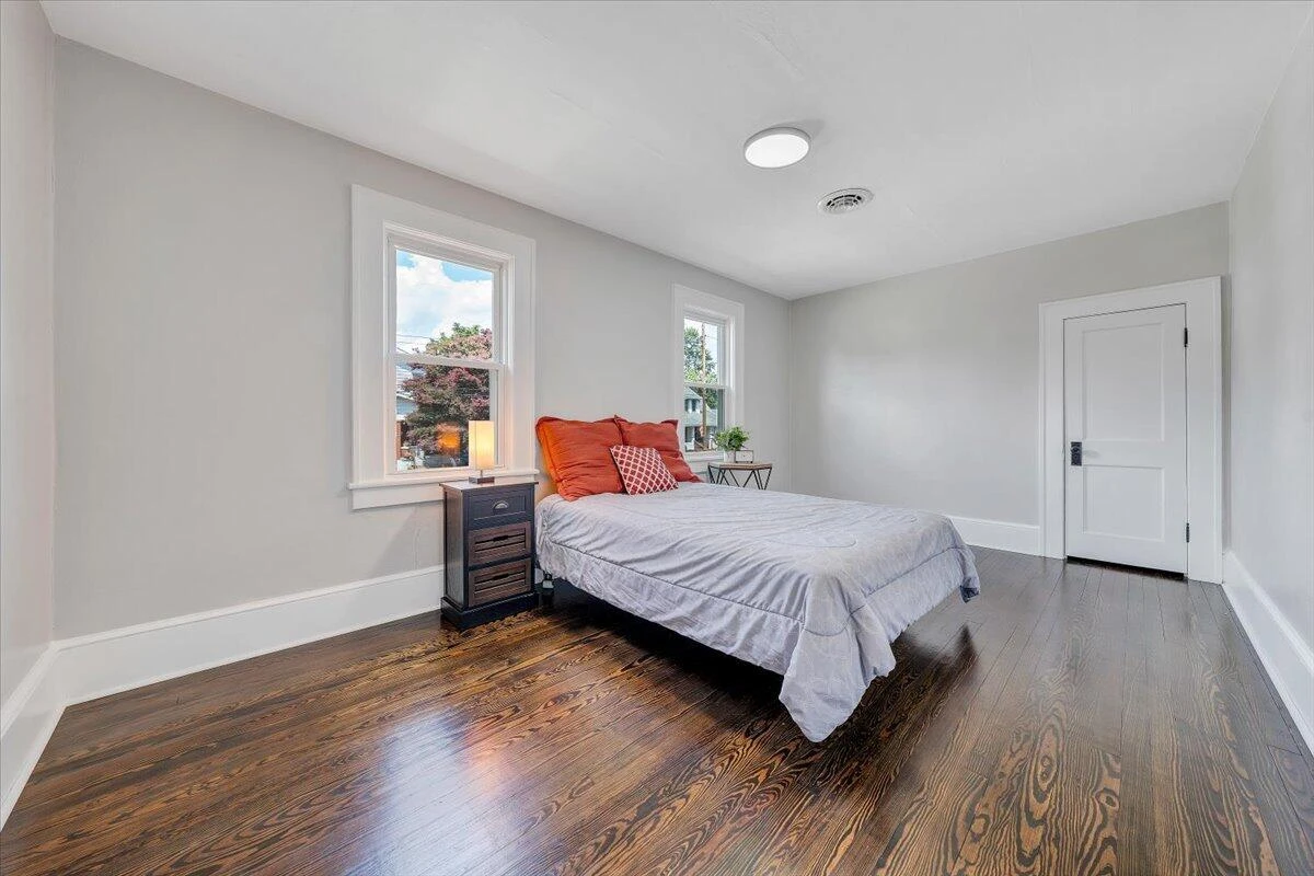 1111 Pechin AVE SE - Photo 20