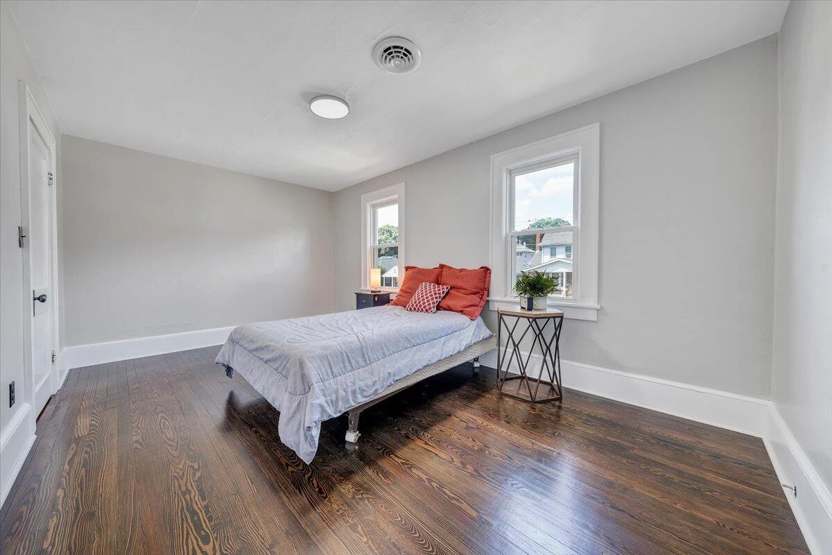 1111 Pechin AVE SE - Photo 21