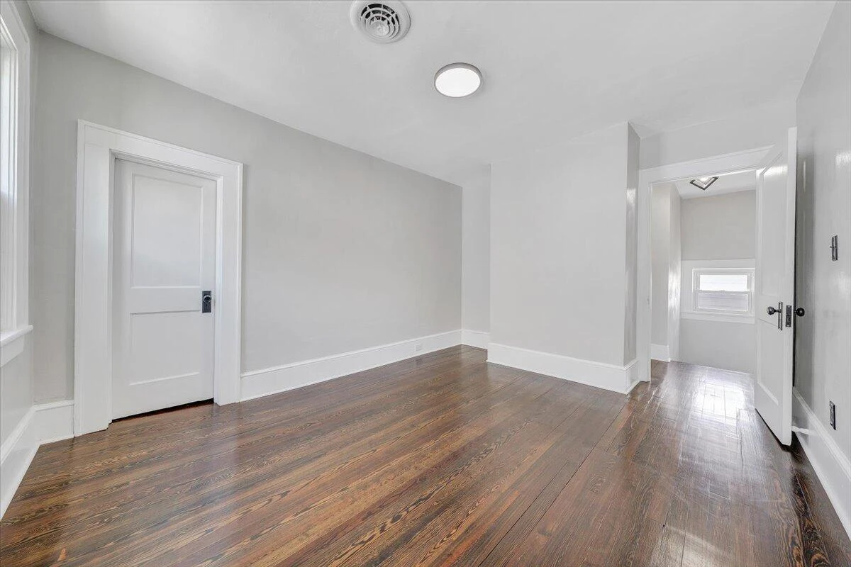1111 Pechin AVE SE - Photo 23