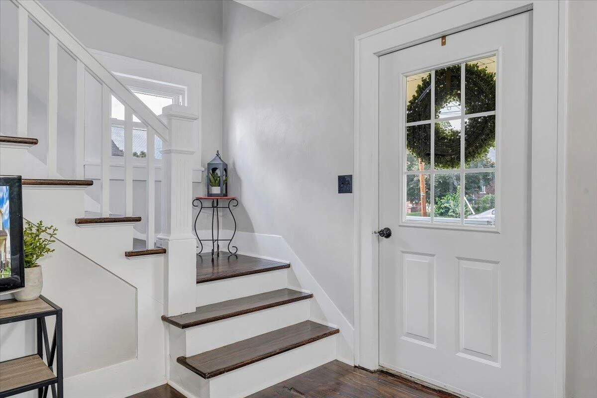 1111 Pechin AVE SE - Photo 3