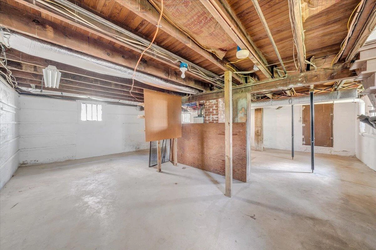 1111 Pechin AVE SE - Photo 31