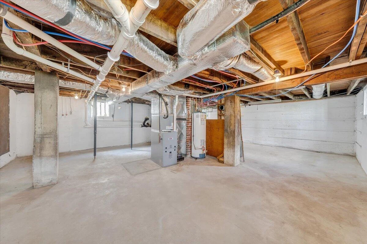 1111 Pechin AVE SE - Photo 32