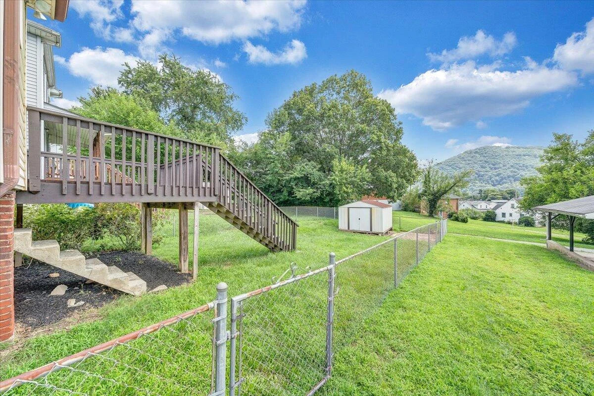 1111 Pechin AVE SE - Photo 34