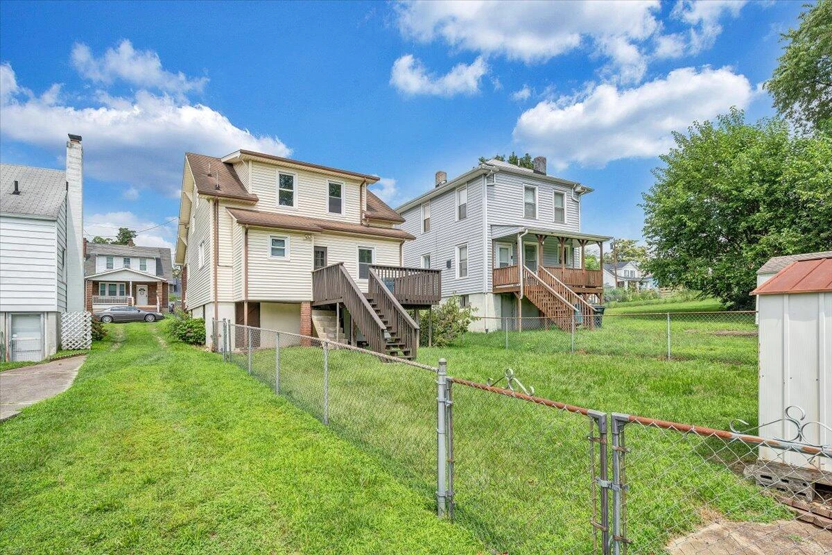 1111 Pechin AVE SE - Photo 35