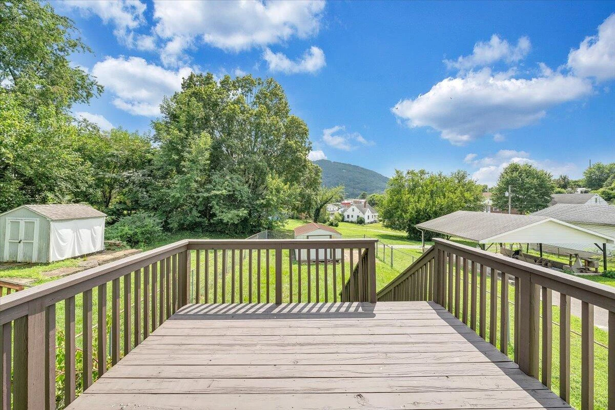 1111 Pechin AVE SE - Photo 38