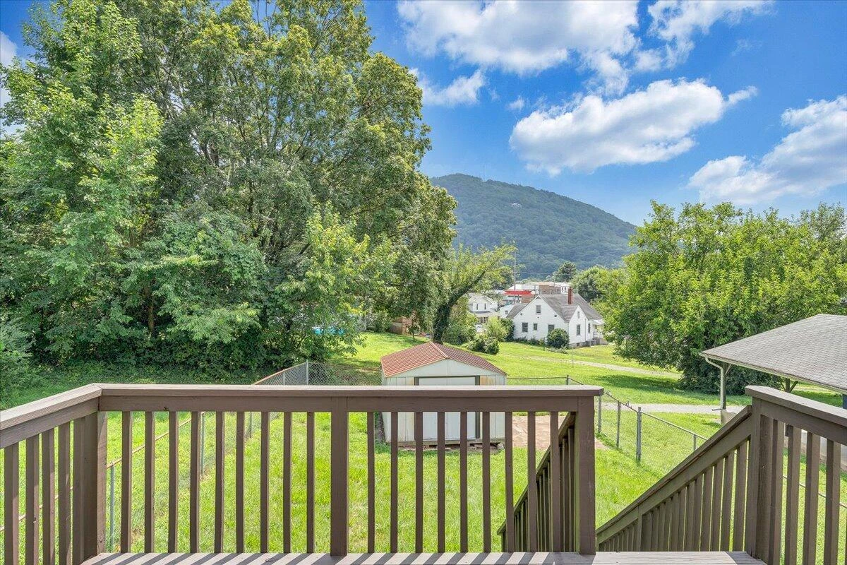 1111 Pechin AVE SE - Photo 39
