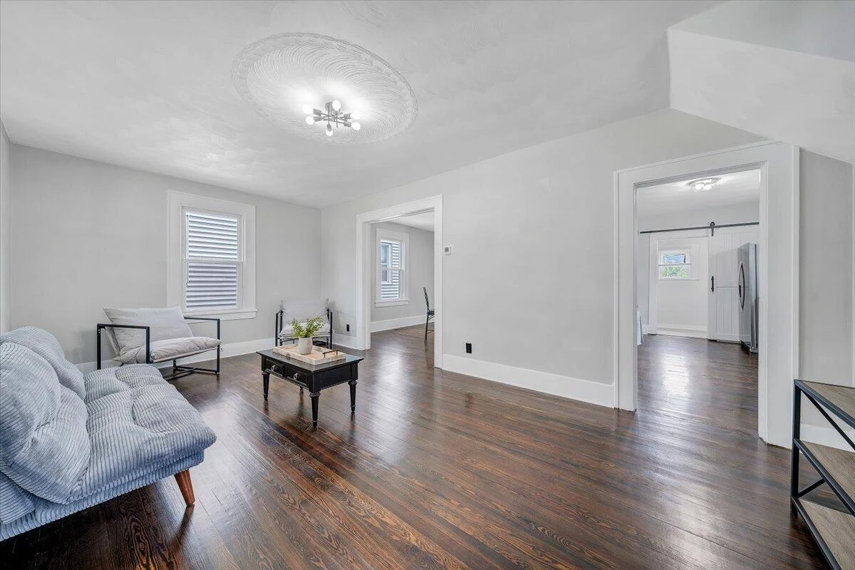 1111 Pechin AVE SE - Photo 4