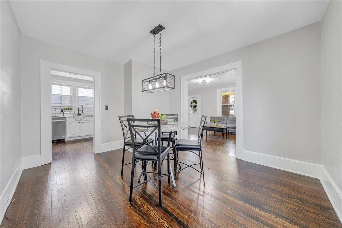1111 Pechin AVE SE - Photo 8