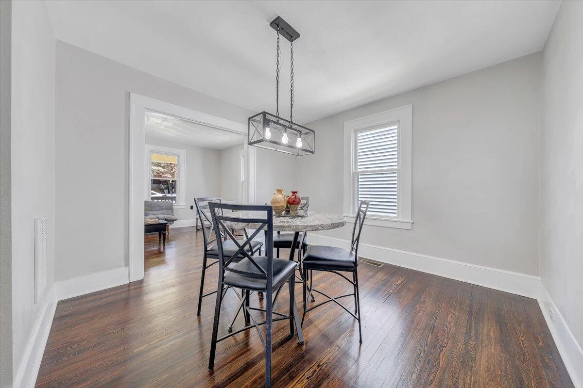 1111 Pechin AVE SE - Photo 9