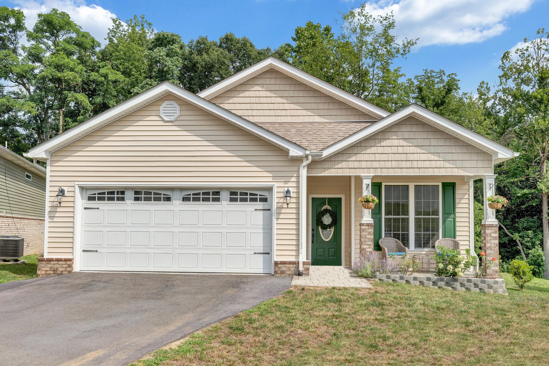 1290 Trafalgar DR