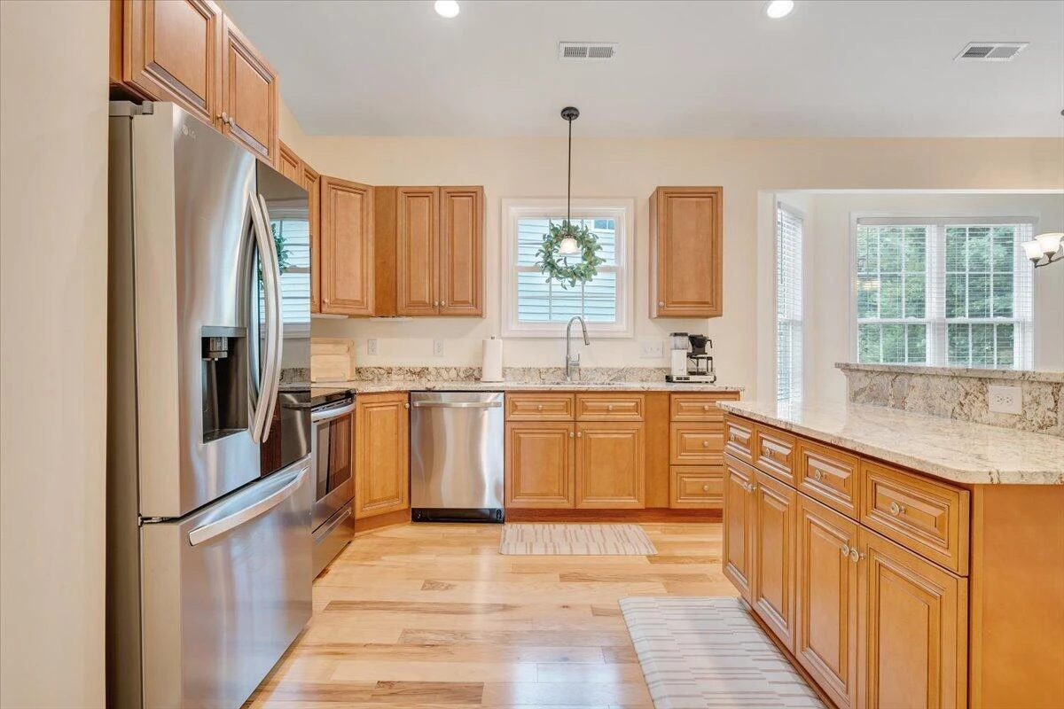 1290 Trafalgar DR - Photo 11