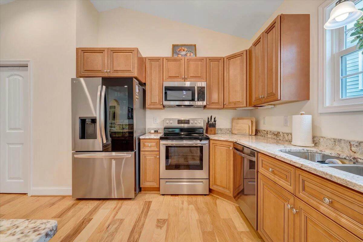 1290 Trafalgar DR - Photo 13