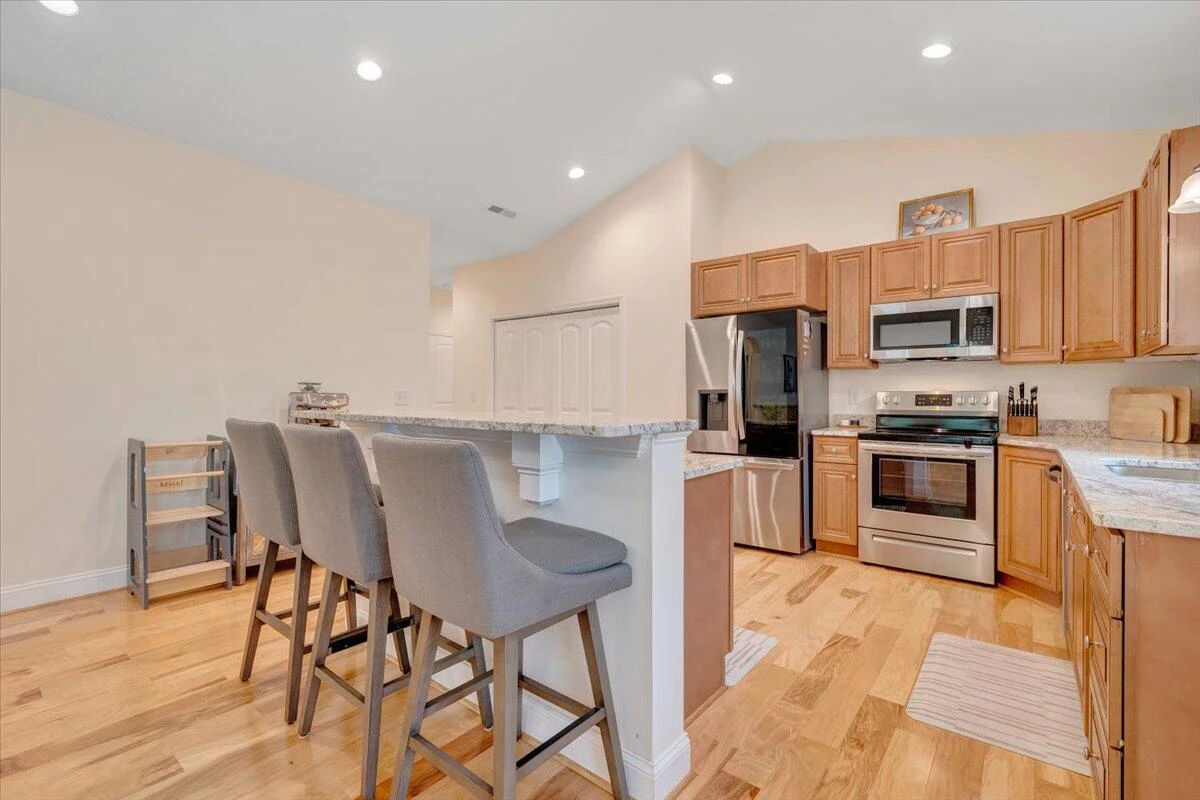 1290 Trafalgar DR - Photo 14
