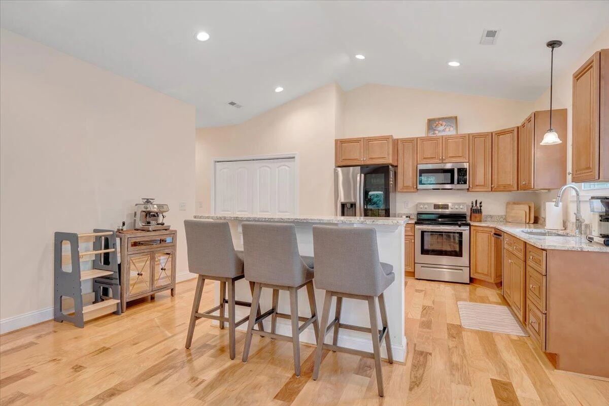 1290 Trafalgar DR - Photo 15