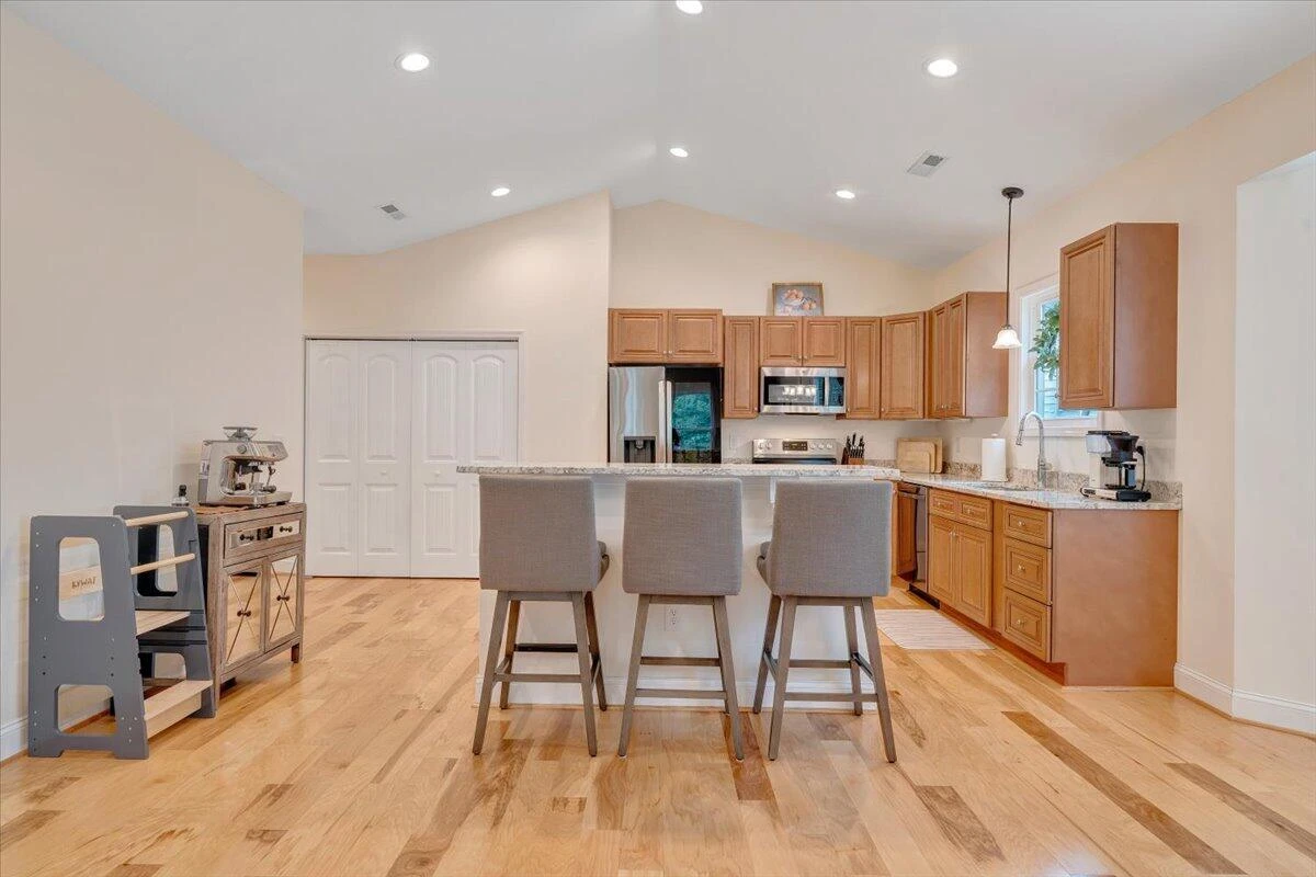 1290 Trafalgar DR - Photo 16