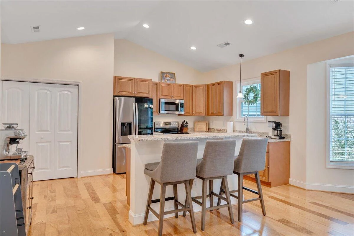 1290 Trafalgar DR - Photo 17