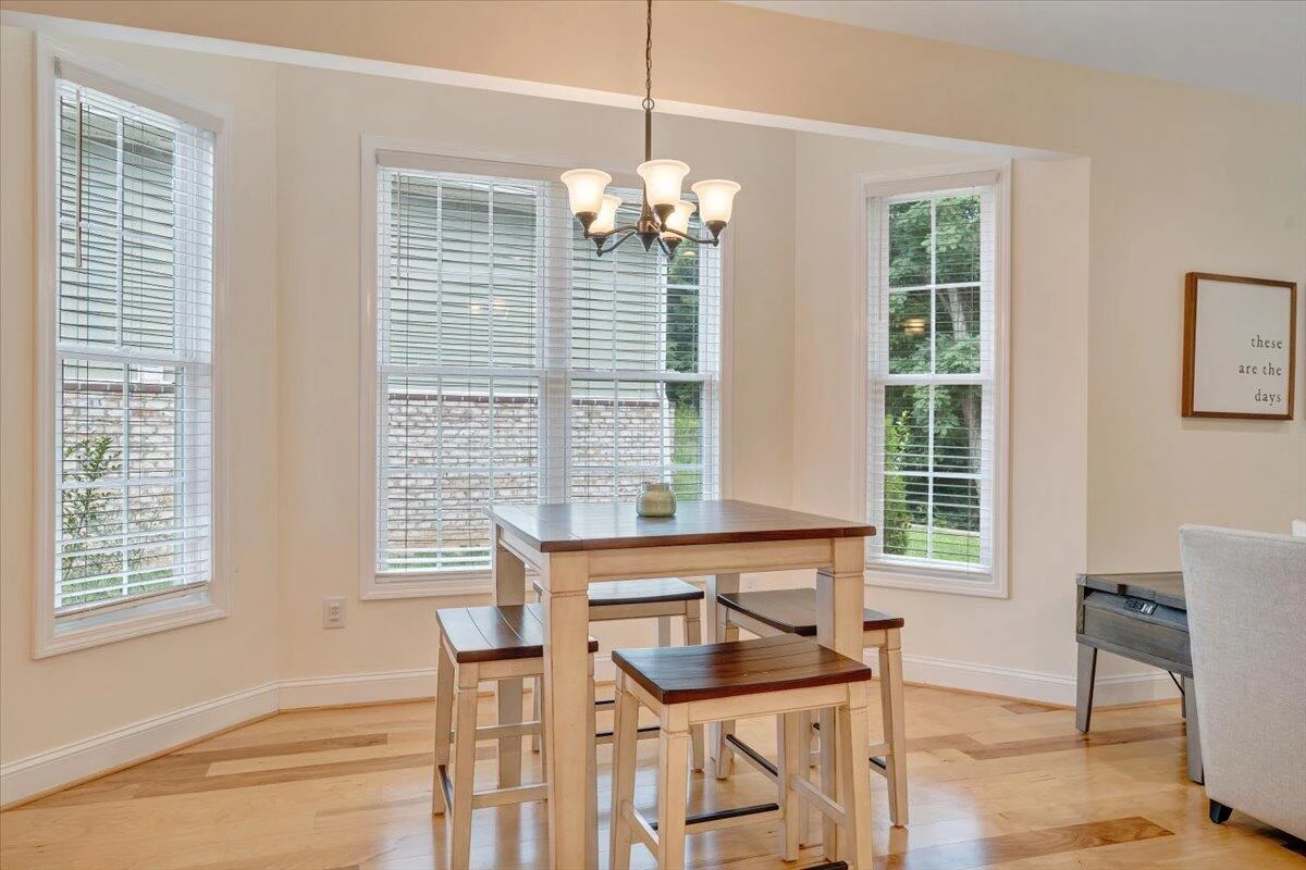 1290 Trafalgar DR - Photo 19