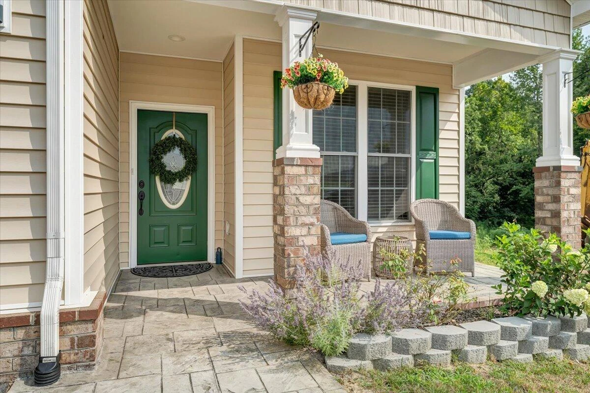 1290 Trafalgar DR - Photo 2
