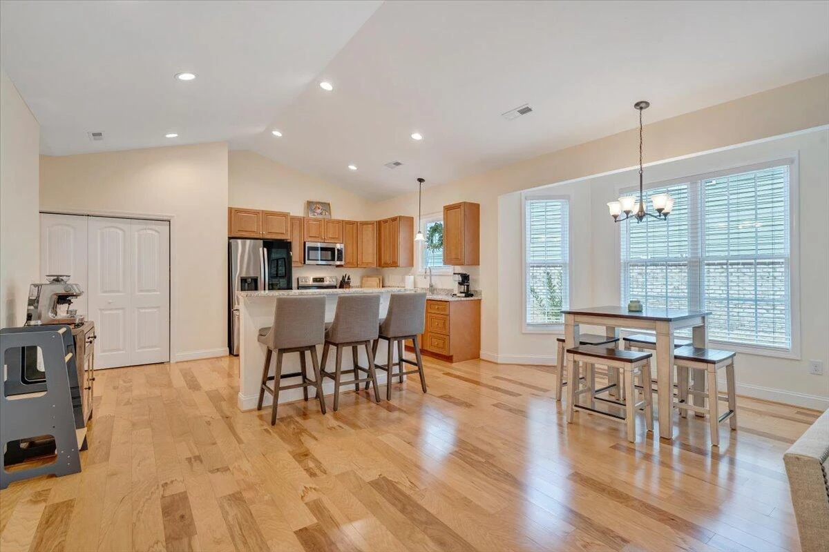 1290 Trafalgar DR - Photo 21