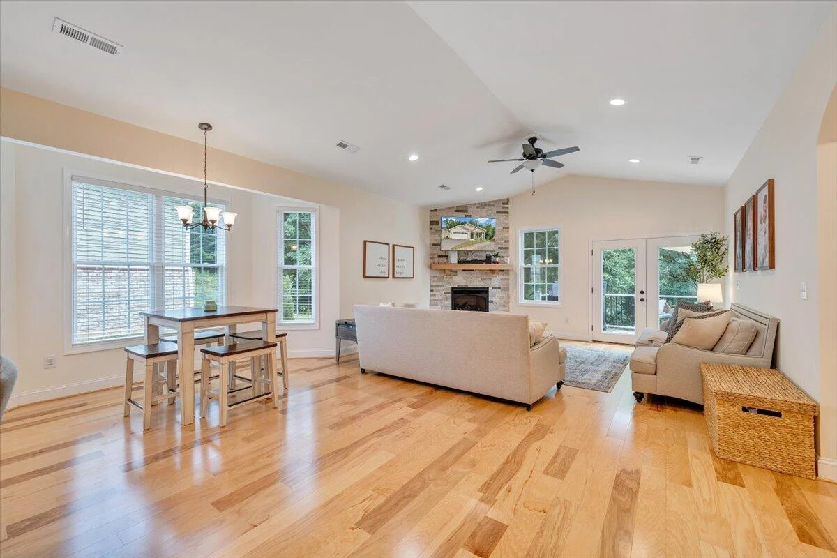 1290 Trafalgar DR - Photo 22