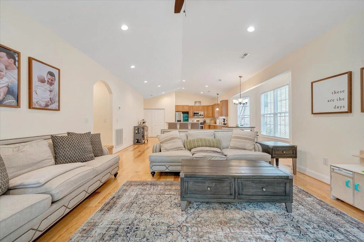 1290 Trafalgar DR - Photo 26