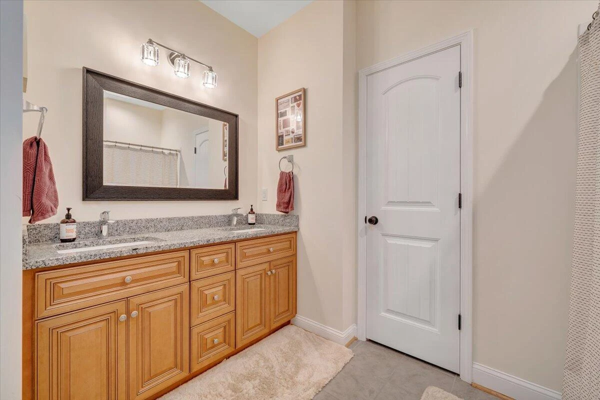 1290 Trafalgar DR - Photo 32